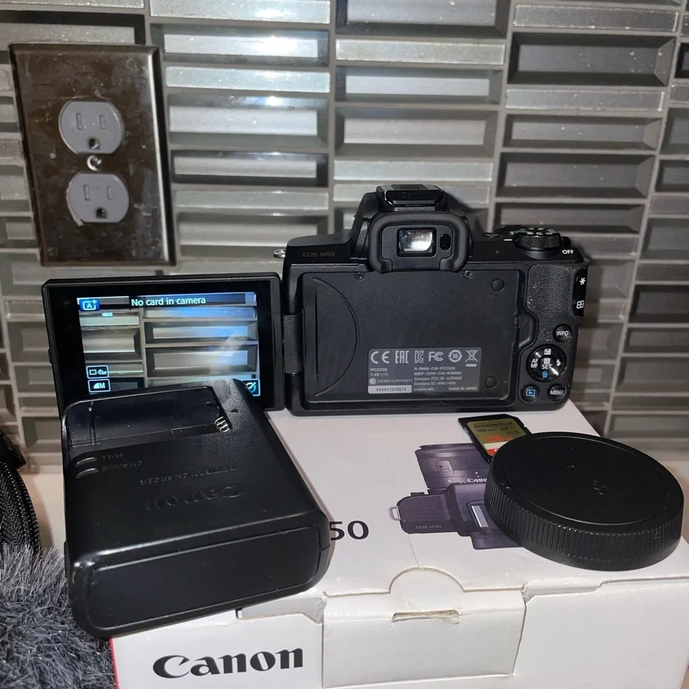 Canon EOS M50